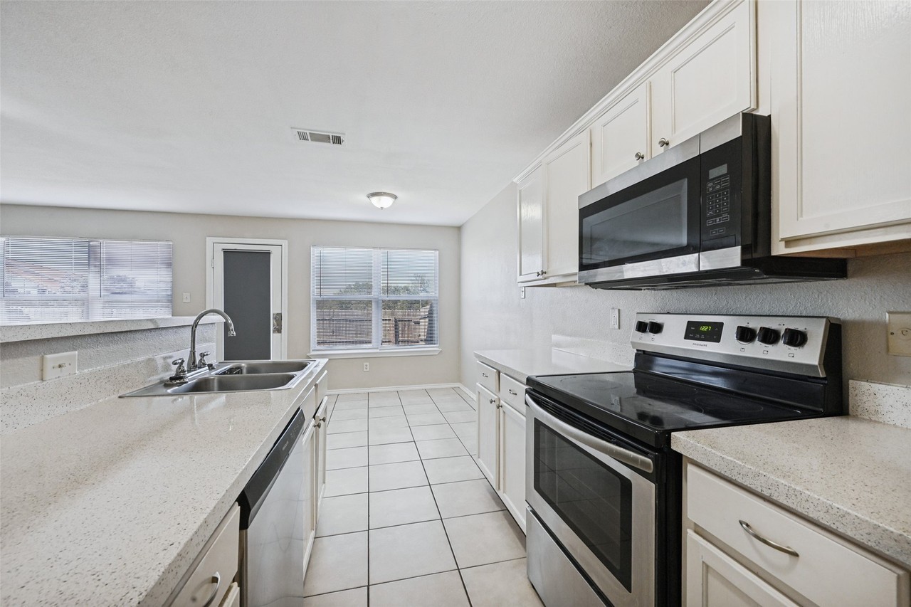 4610 Alamosa St - Photo 5 of 12