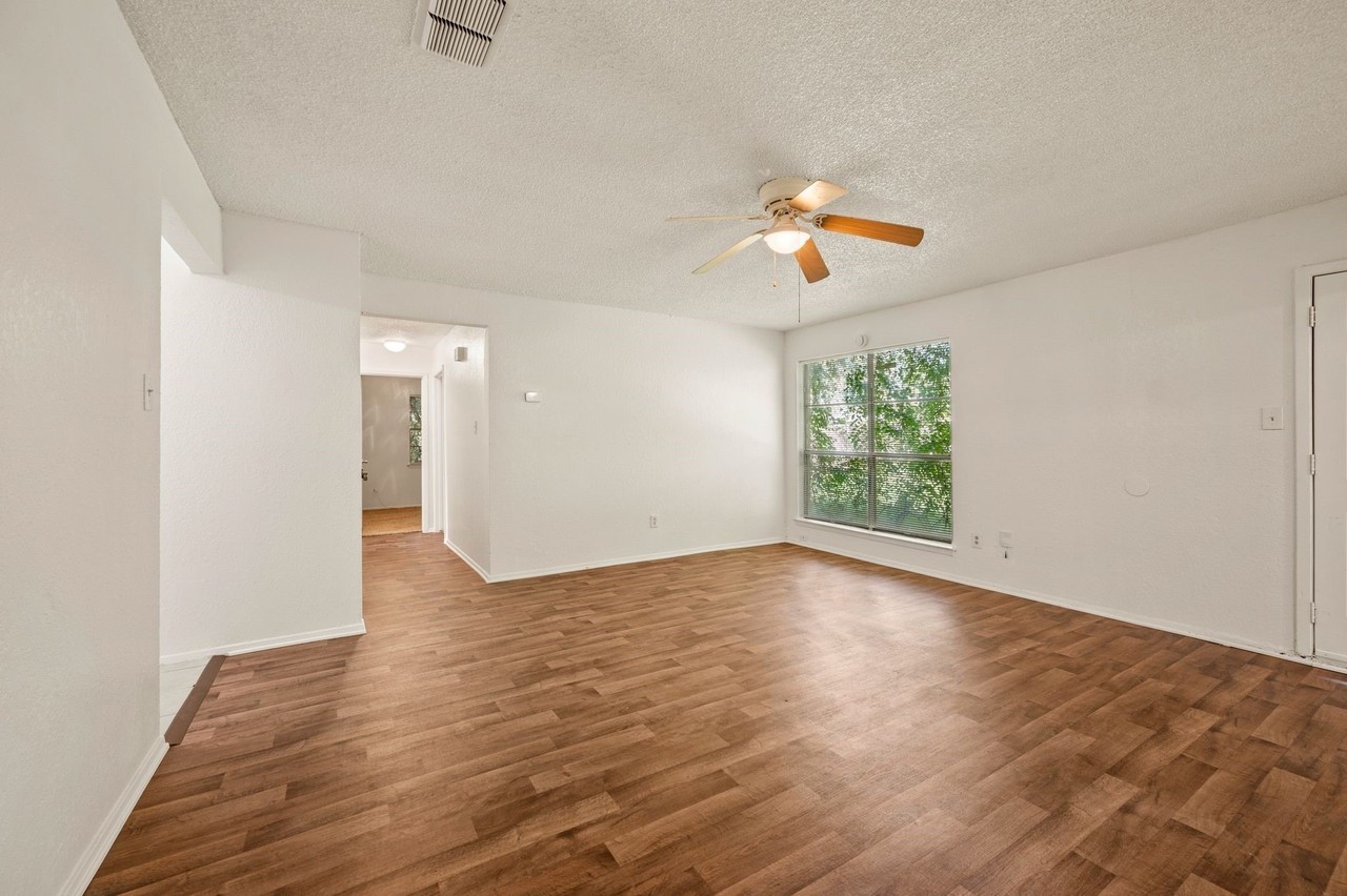 6317 Scott Ct - Photo 4 of 18