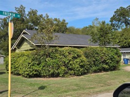 featured image of 1100 Ne Main St