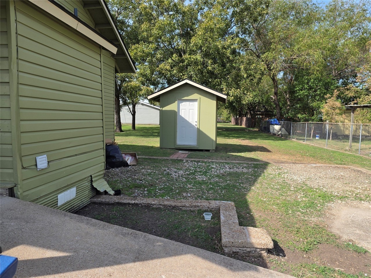 1100 Ne Main St - Photo 3 of 14