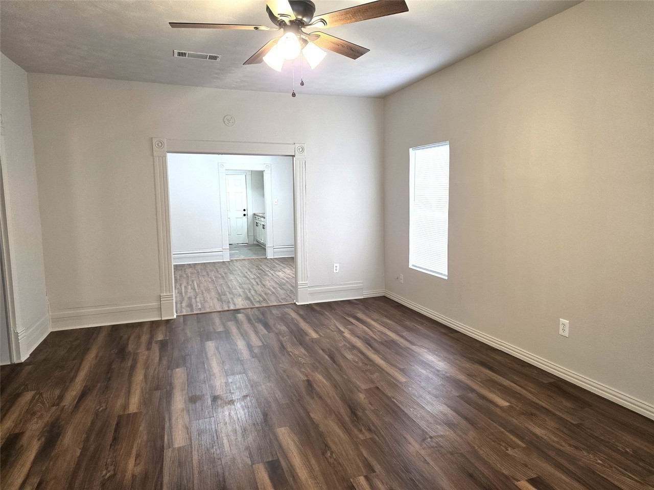 1100 Ne Main St - Photo 5 of 14