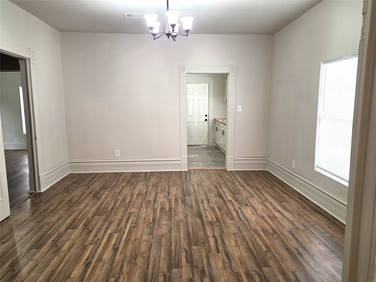 1100 Ne Main St - Photo 6 of 14