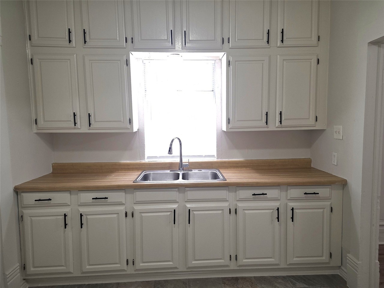 1100 Ne Main St - Photo 7 of 14