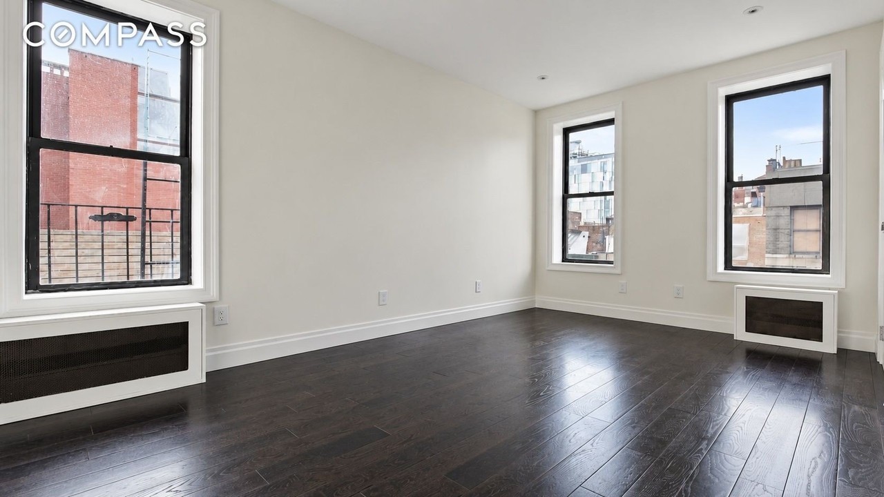 120 Thompson St #22