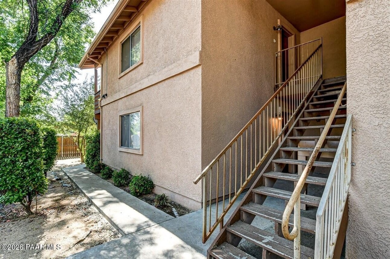 817 Ruth St #D - Photo 2 of 16
