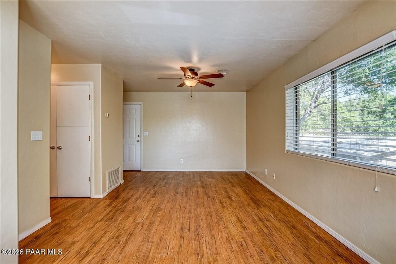 817 Ruth St #D - Photo 3 of 16