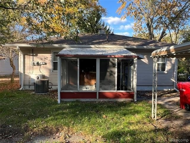 26455 Shiawassee Rd - Photo 3 of 17