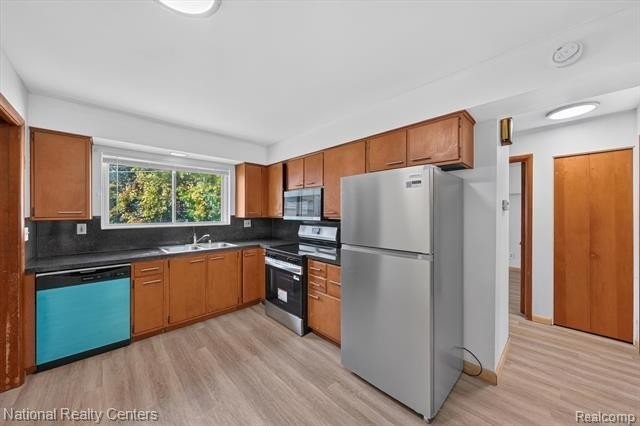 28715 Little Mack Ave - Photo 4 of 10