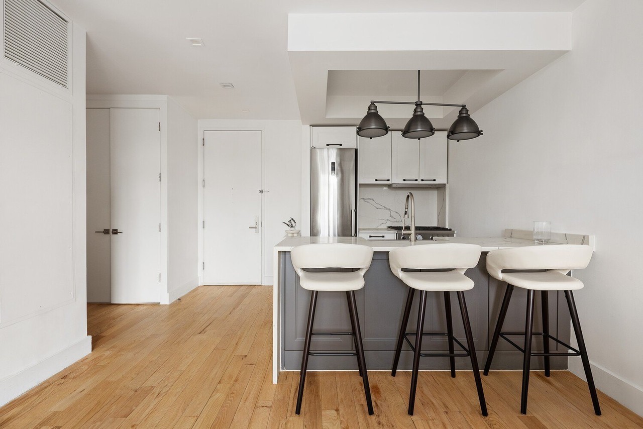 627 Dekalb Ave - Photo 4 of 8