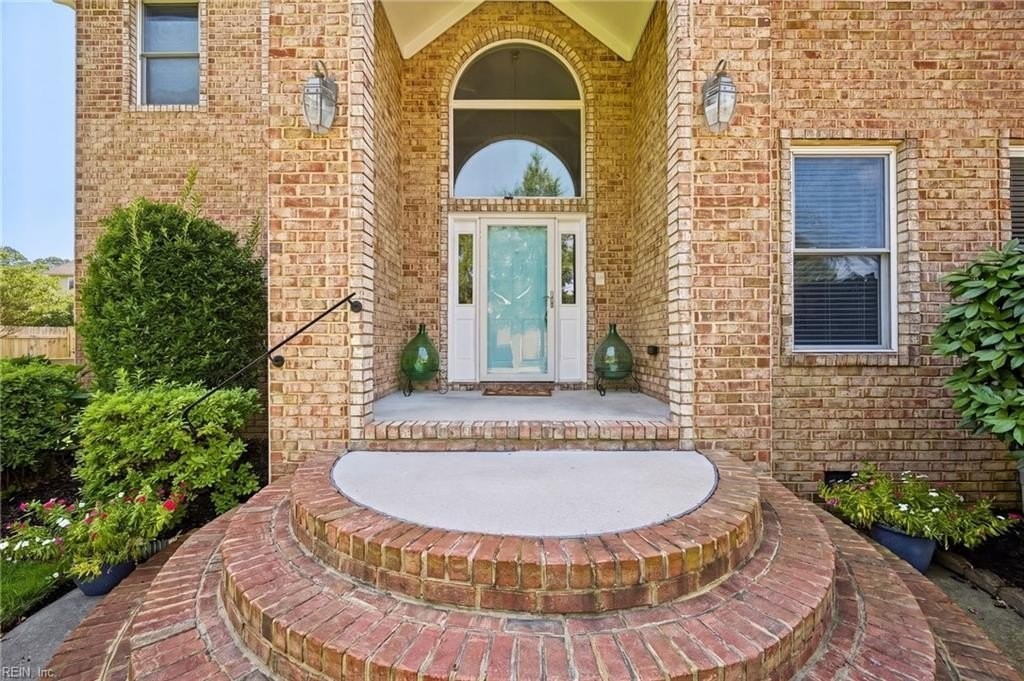 1888 Capel Manor Way - Photo 4 of 43