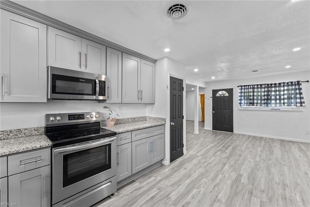 4625 Larkin St - Photo 5 of 33