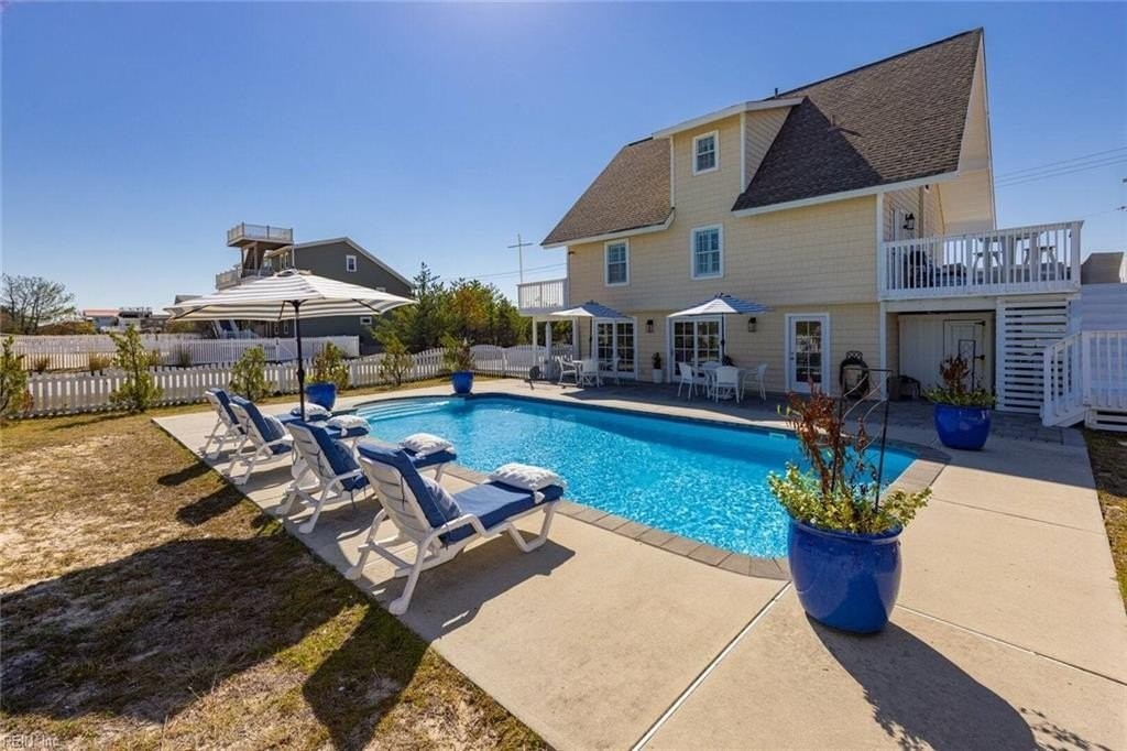 204 Porters Island Rd - Photo 2 of 38