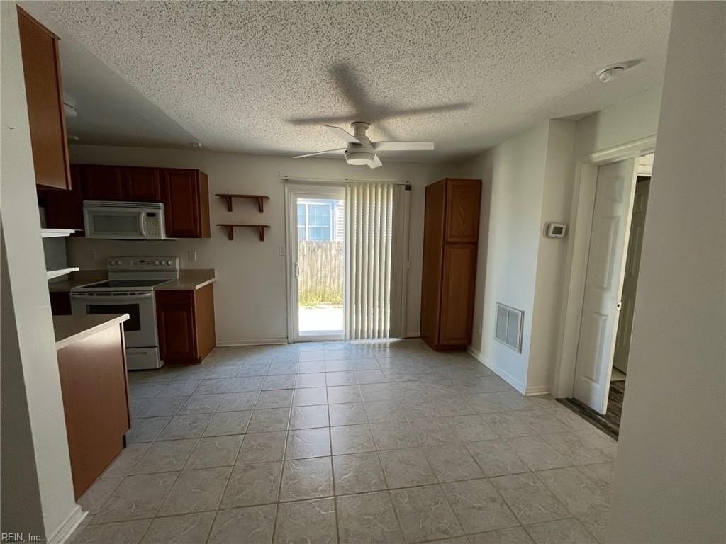 5560 Maple Cluster Ct - Photo 6 of 17