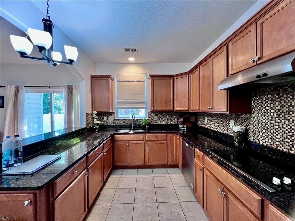 4901 Sligo Ct - Photo 7 of 32