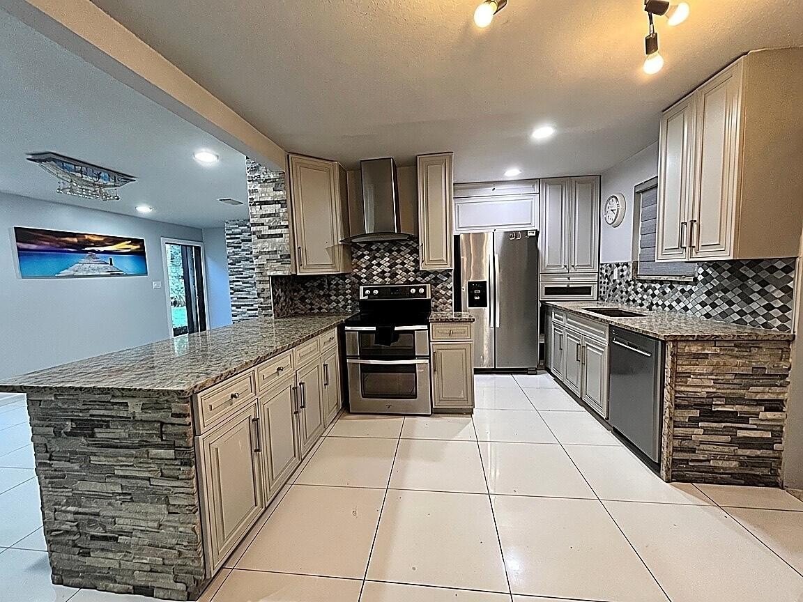 354 Tangerine Dr - Photo 5 of 19