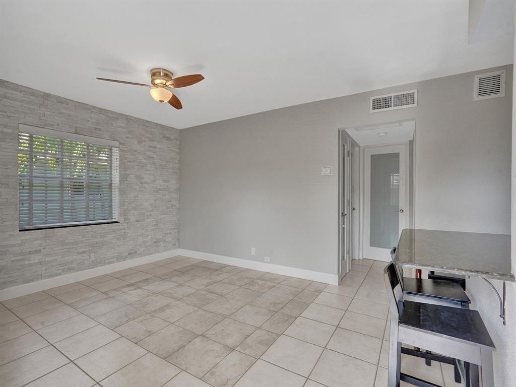 51 Ne 24th St #10 - Photo 5 of 22
