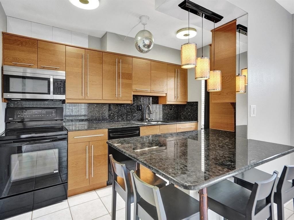 51 Ne 24th St #10 - Photo 7 of 22