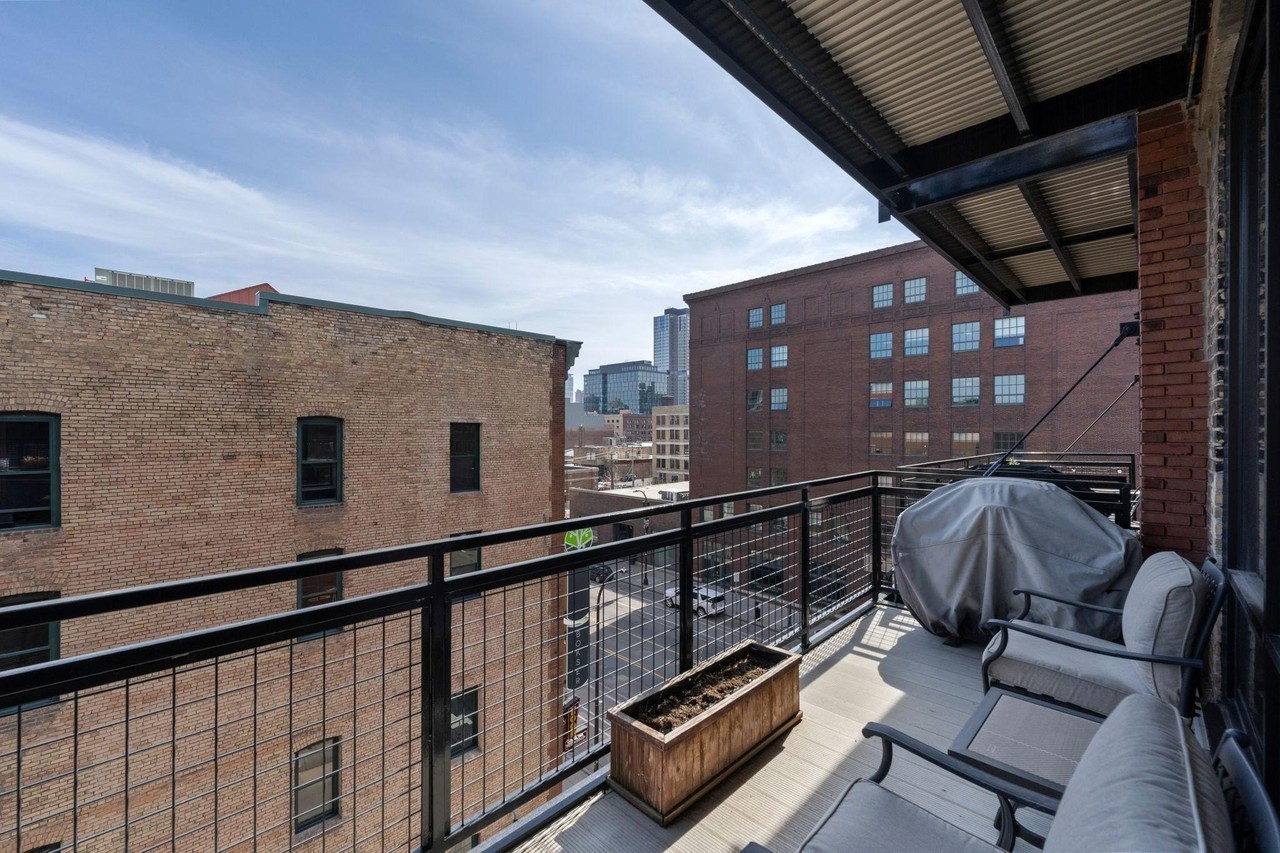 618 Washington Ave N #502 - Photo 7 of 41