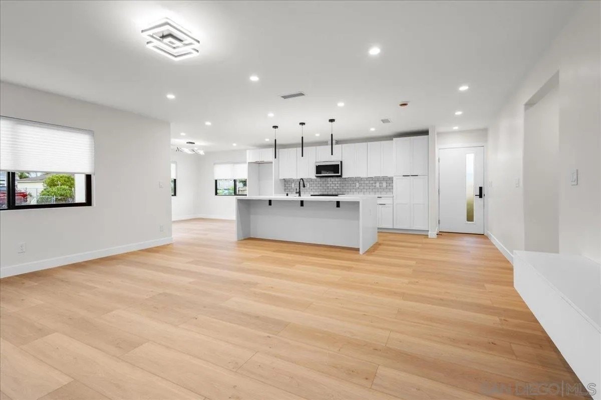 1339 Higgins St - Photo 6 of 49