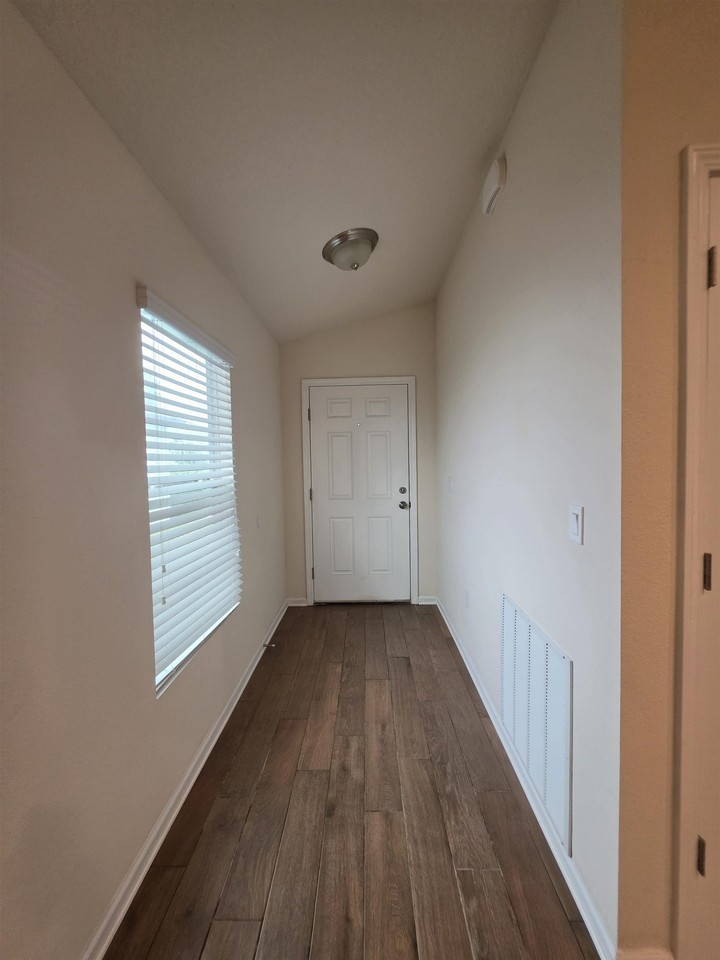 132 Ashby Landing Way - Photo 3 of 23