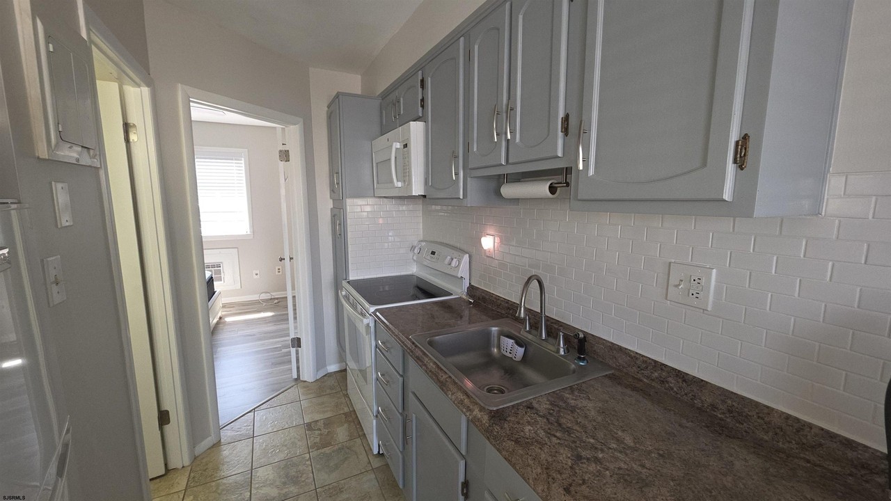 9600 Amherst Ave #7 - Photo 4 of 8