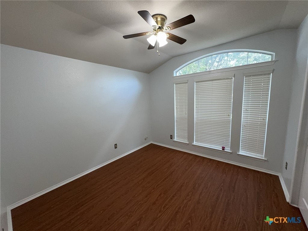 4904 Golden Gate Dr - Photo 4 of 29