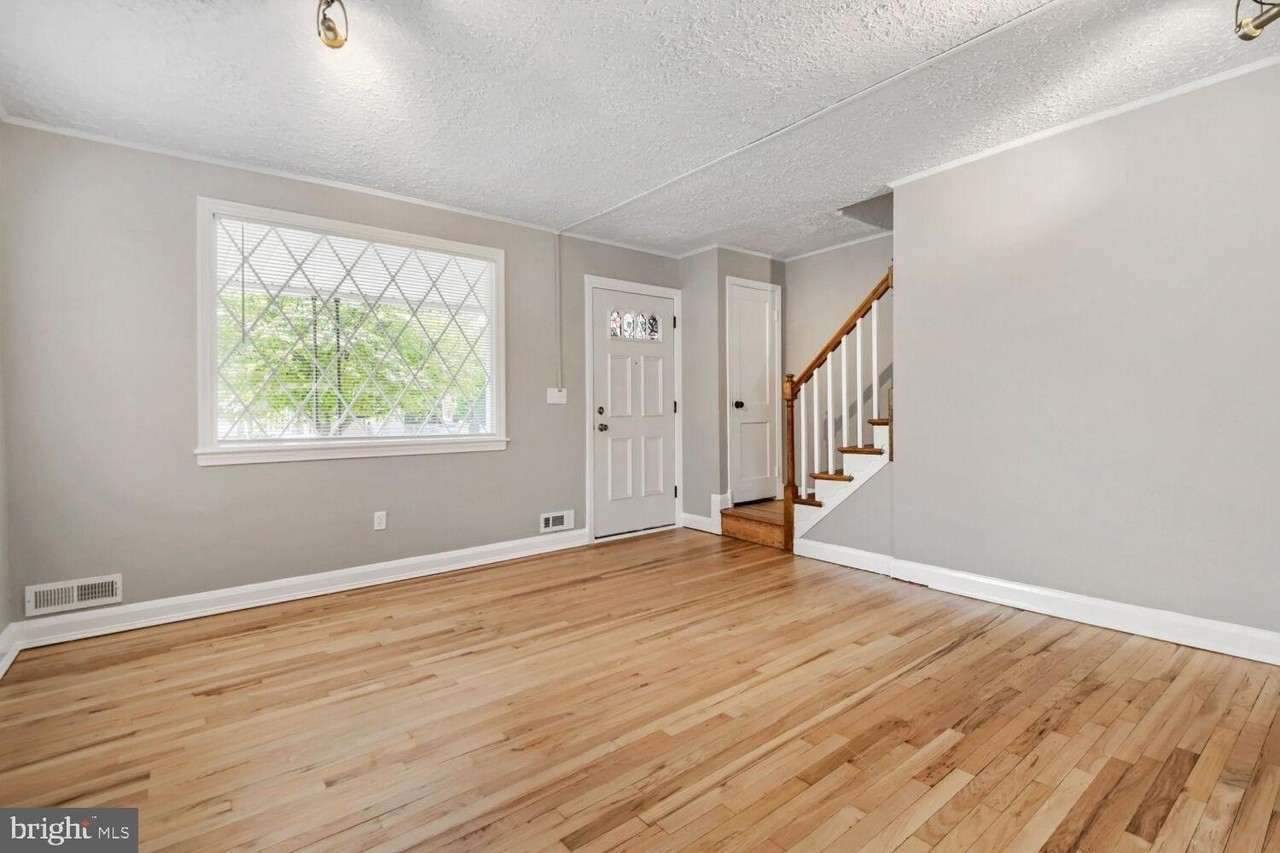 3726 Raspe Ave - Photo 5 of 28