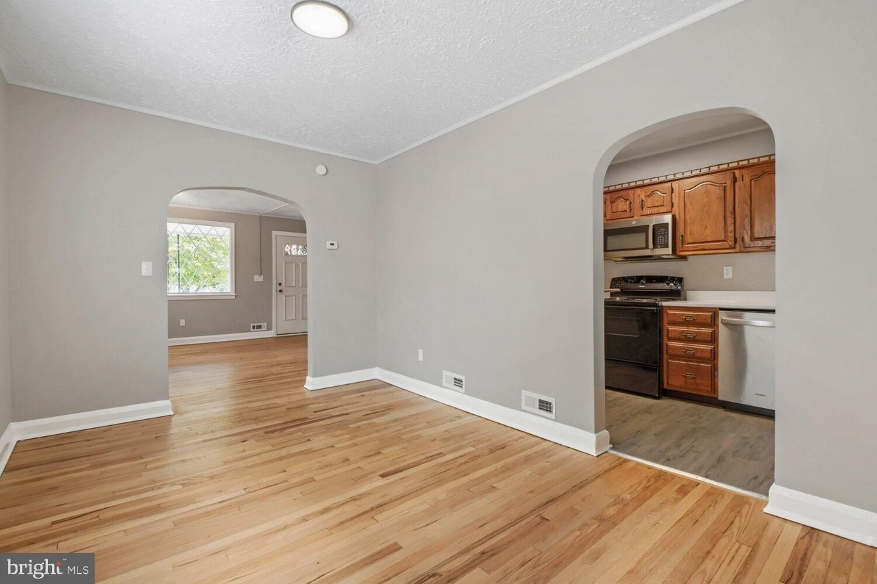 3726 Raspe Ave - Photo 7 of 28