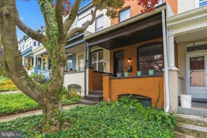 featured image of 925 W 33rd St