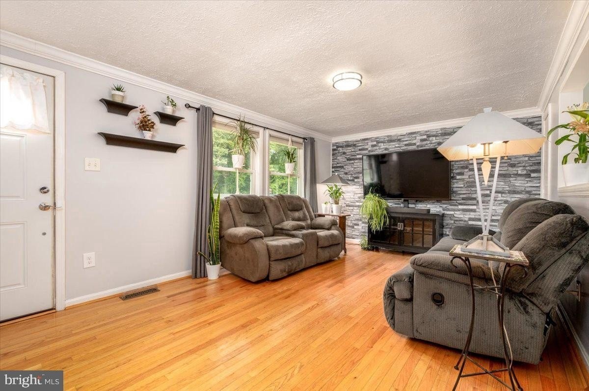 19 Robshire Manor Rd - Photo 4 of 38