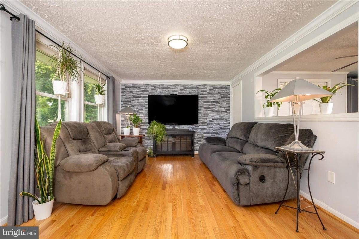 19 Robshire Manor Rd - Photo 5 of 38