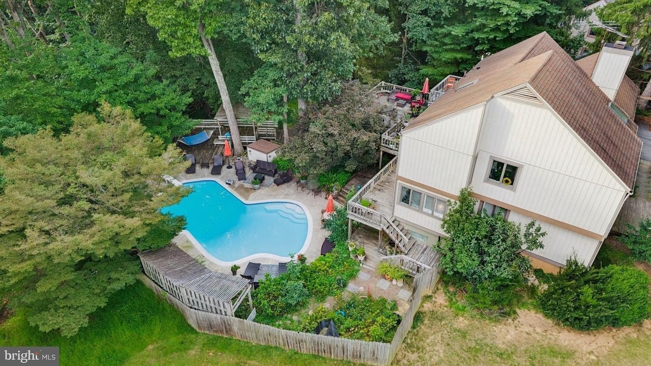 2716 Hillside Ct - Photo 4 of 31