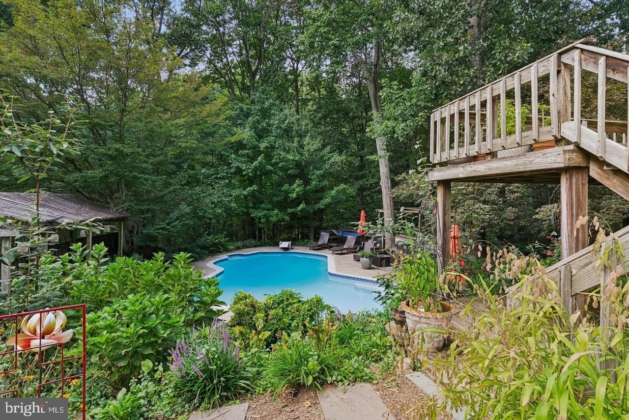 2716 Hillside Ct - Photo 5 of 31