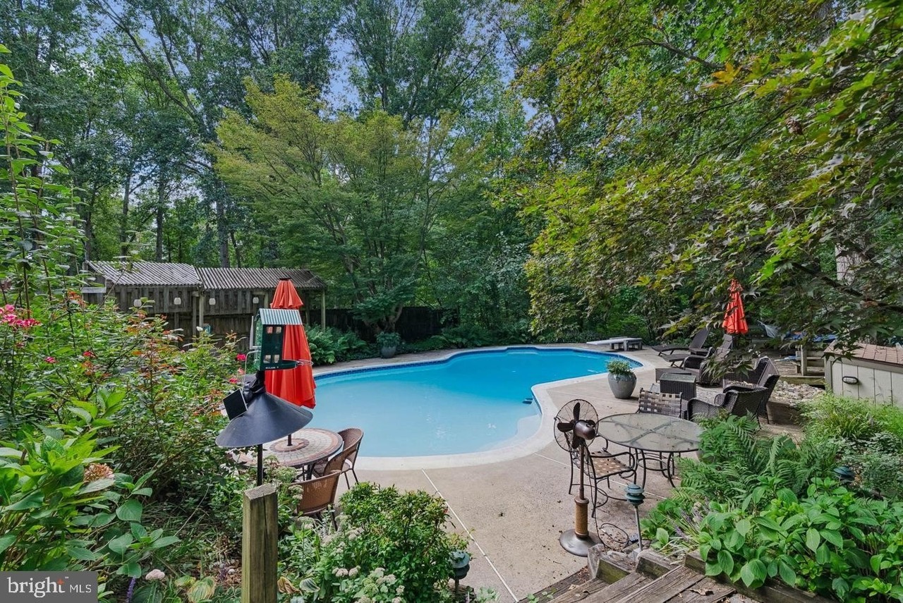2716 Hillside Ct - Photo 6 of 31