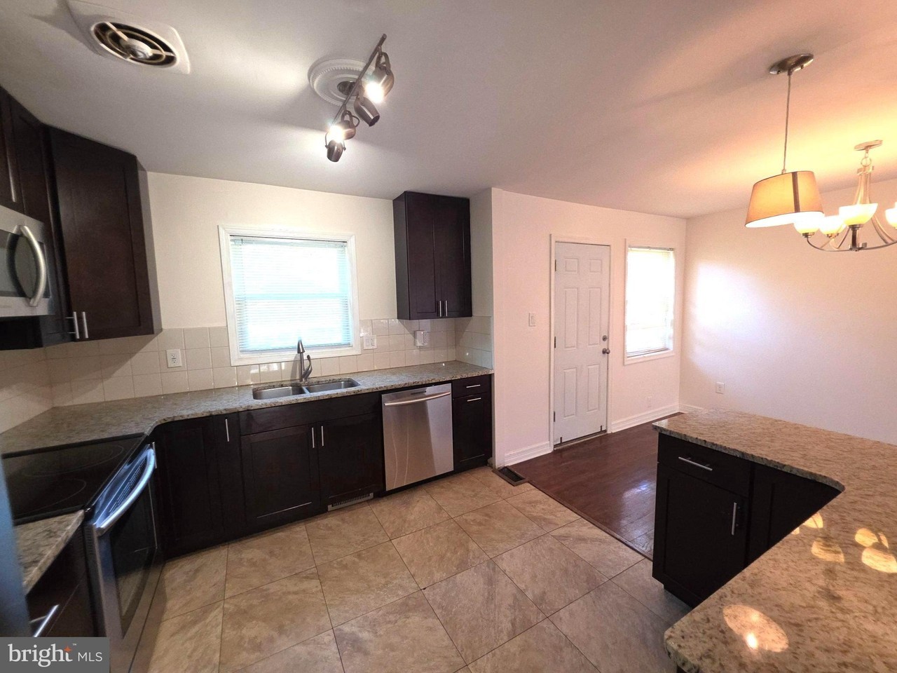 1012 Playford Ln - Photo 6 of 19
