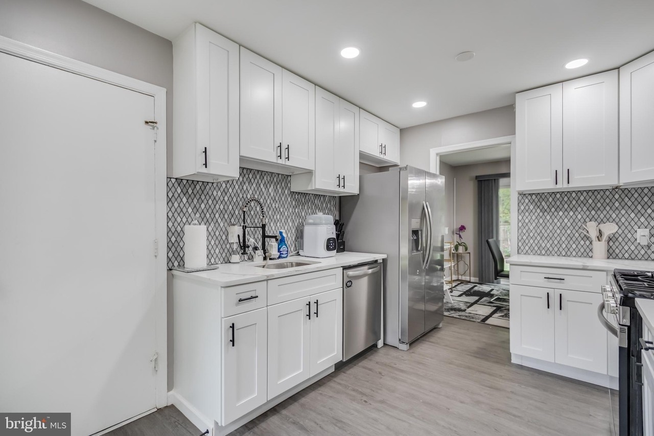 12301 Asbury Dr - Photo 4 of 44