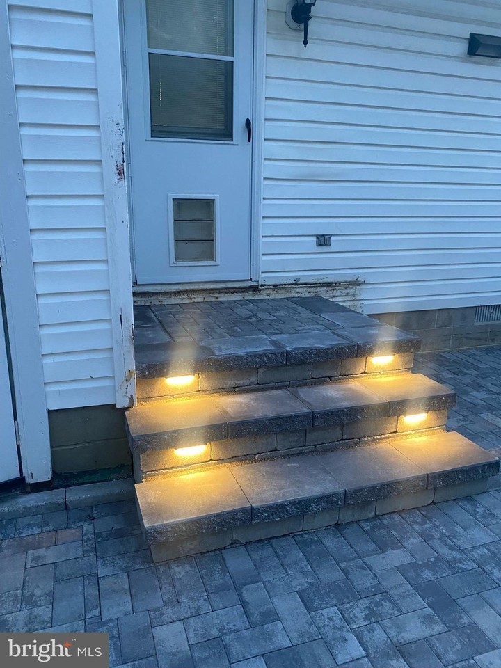 100 Forest Rd - Photo 5 of 16