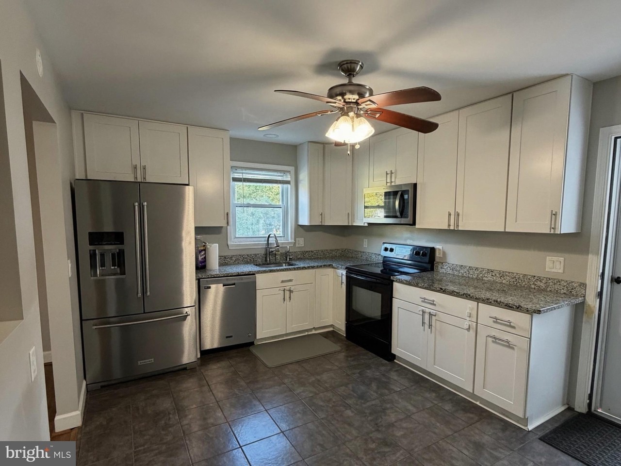 100 Forest Rd - Photo 6 of 16