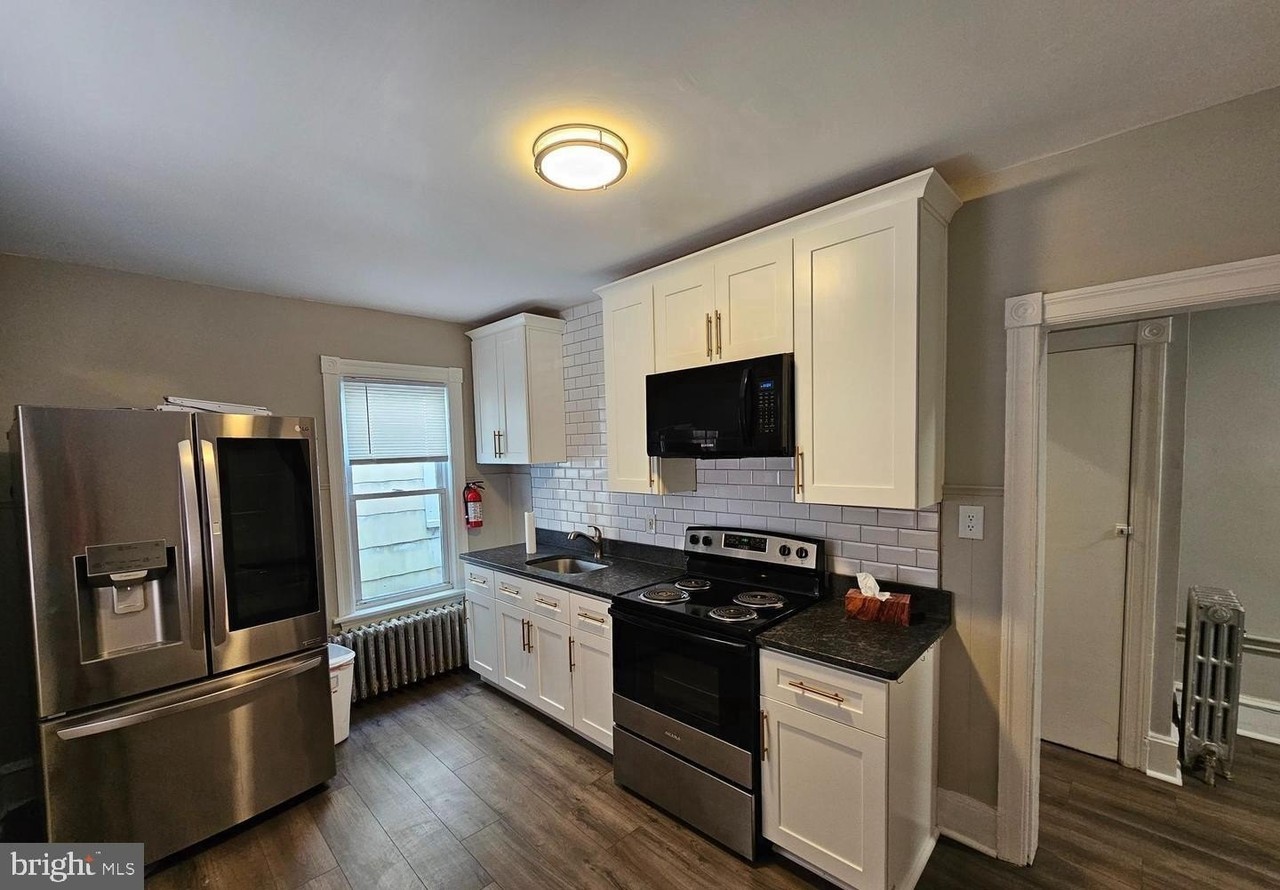 614 Station Ave - Photo 3 of 9