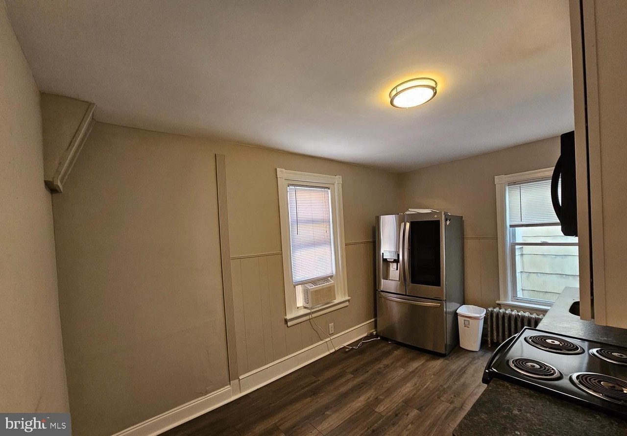 614 Station Ave - Photo 4 of 9
