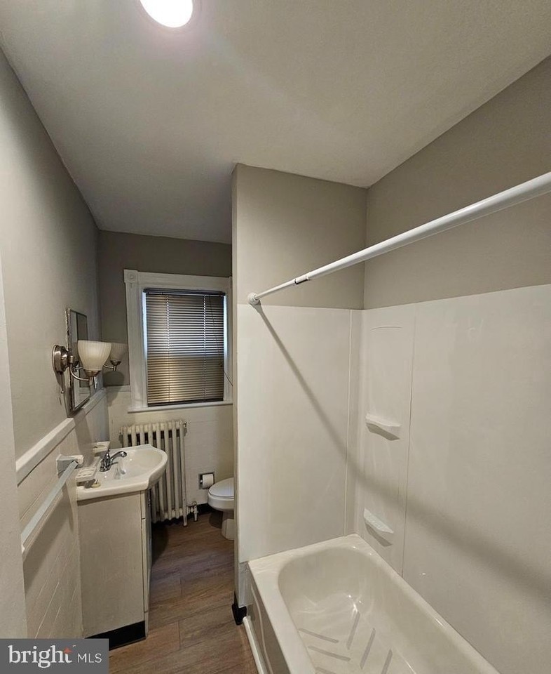 614 Station Ave - Photo 5 of 9