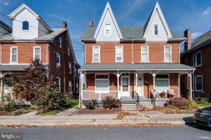 featured image of 121 W Arch St