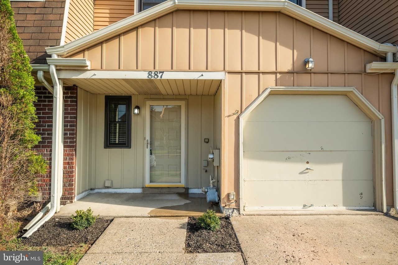 887 Clover Pl - Photo 3 of 31