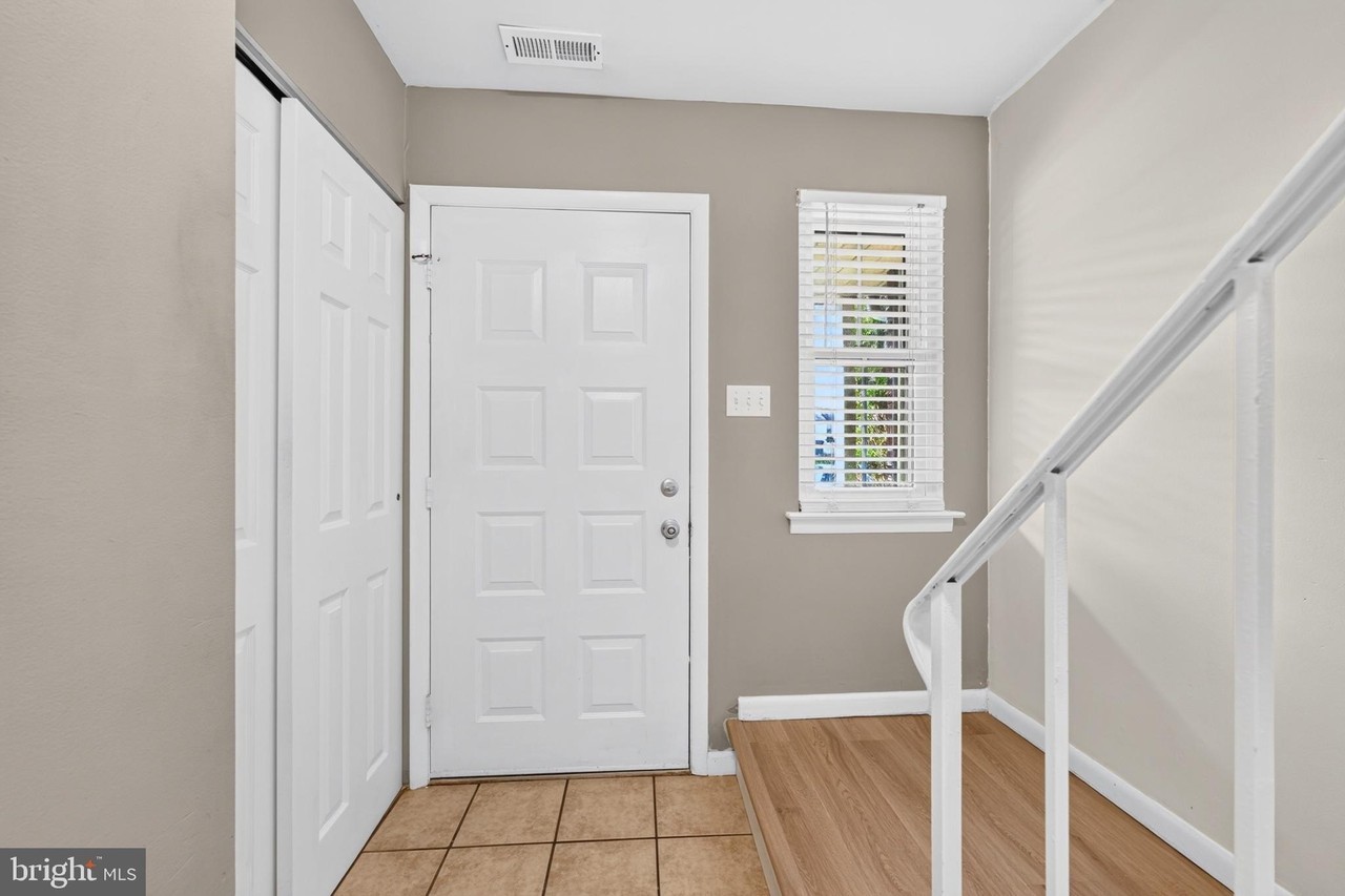 887 Clover Pl - Photo 5 of 31