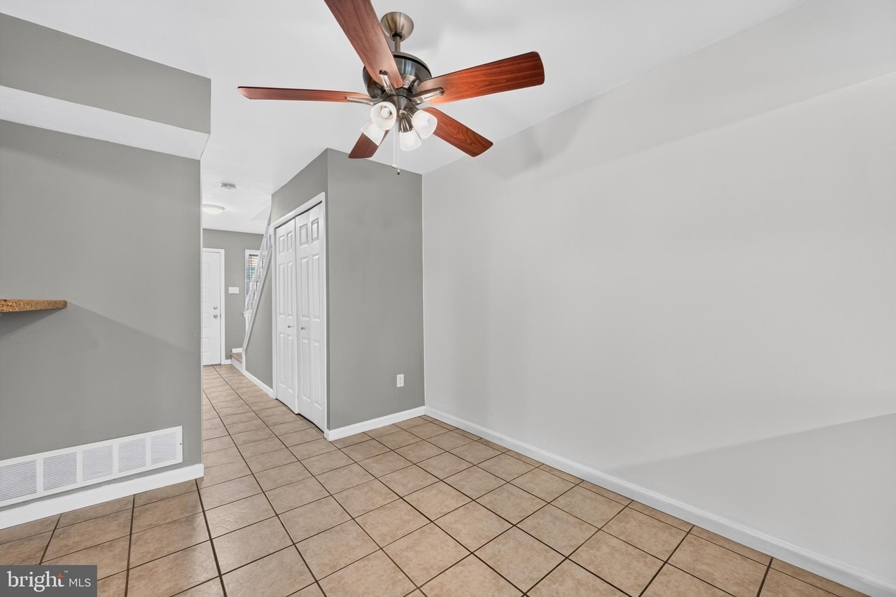 887 Clover Pl - Photo 7 of 31