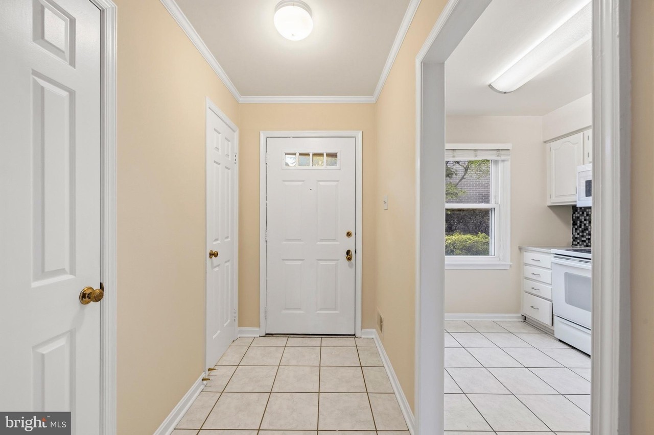 1148 N Taylor St #1 - Photo 6 of 41
