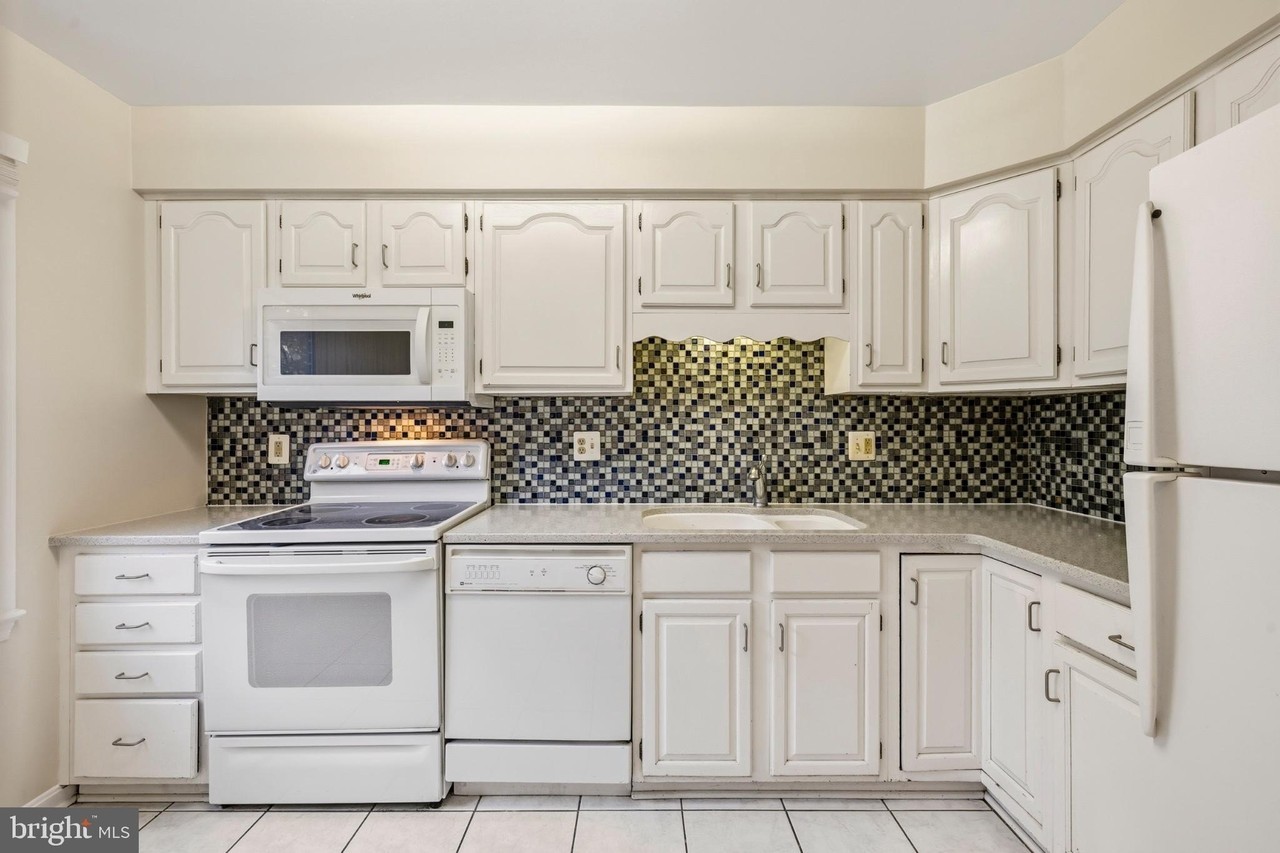 1148 N Taylor St #1 - Photo 7 of 41