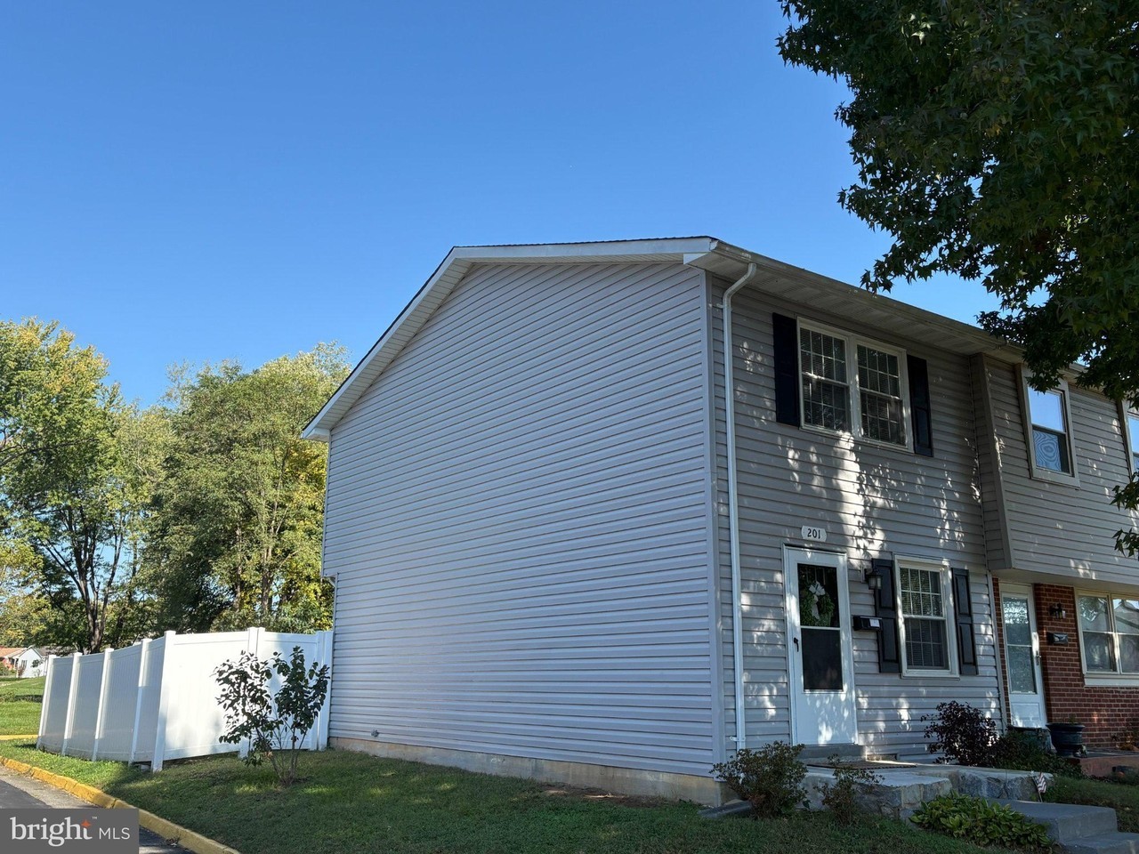 201 Ritter Pl - Photo 2 of 4