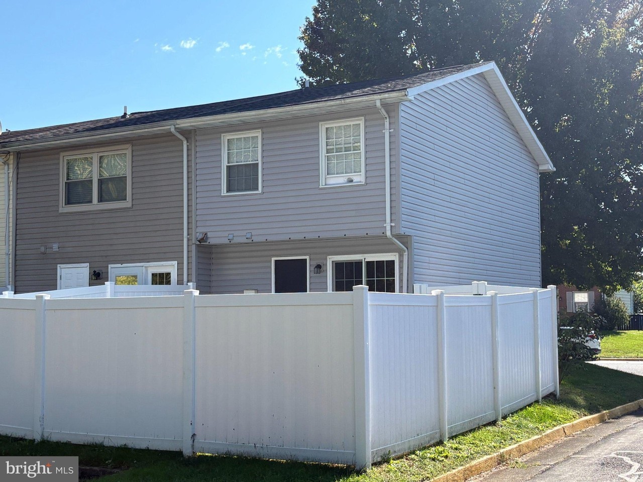 201 Ritter Pl - Photo 3 of 4