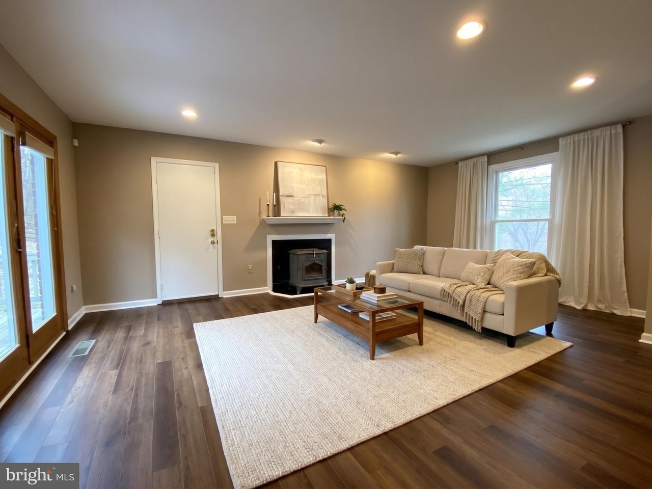 1815 Cranberry Ln - Photo 2 of 9